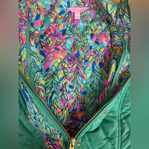 Lilly Pulitzer Getaway Quilted Vest in Jade green color gold-toned buttons XXS - Picture 8 of 14